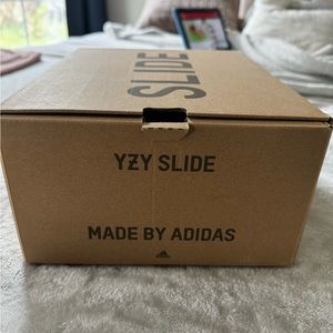 Yeezy slide “Onyx”